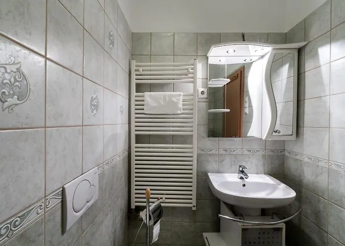 Pleasant & Comfy In Super Location *