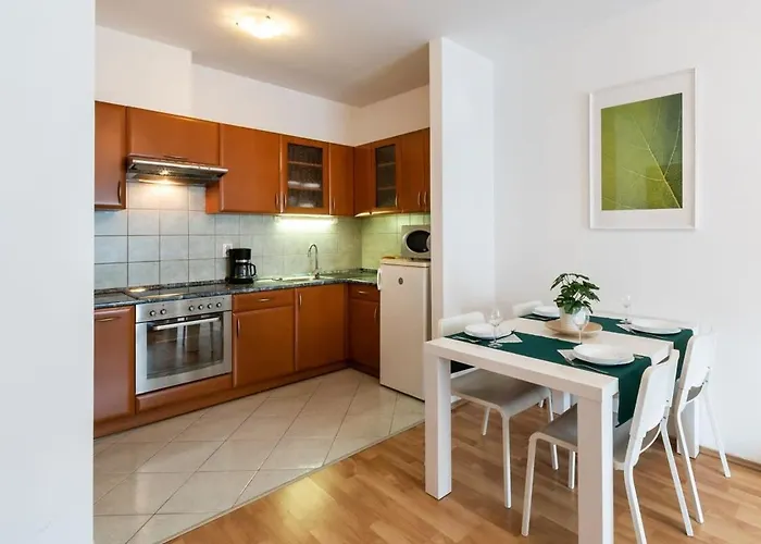 Pleasant & Comfy In Super Location *