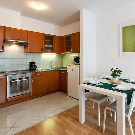 Pleasant & Comfy In Super Location *