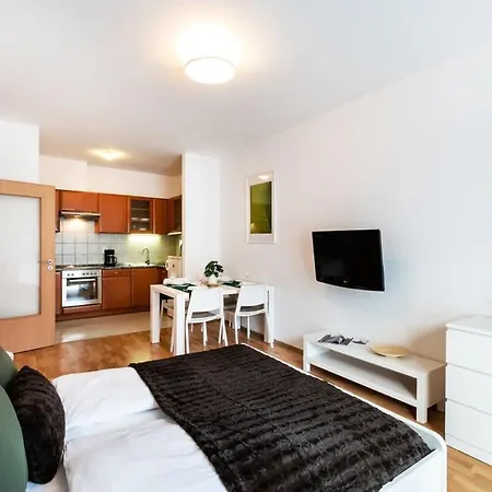 Pleasant & Comfy In Super Location דירה *