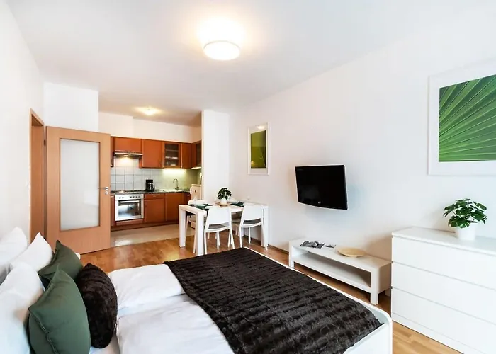 Pleasant & Comfy In Super Location Lägenhet *